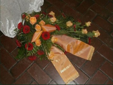 Grabgesteck mit Schleife